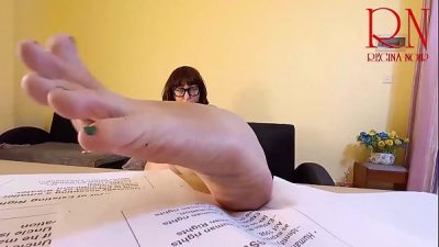 GROW LIKE A TOWER. Giant secretary in the office. The manager guy is very surprised by her height. s2