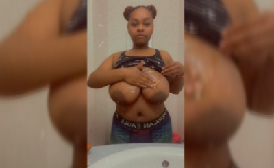 Temi Oiling Her Big Breasts