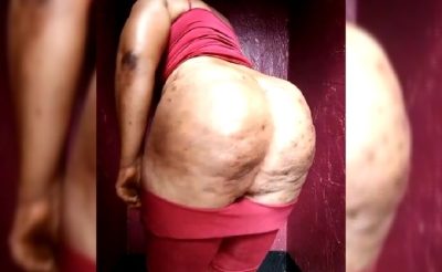 Mama in Accra Exposing Her Butt